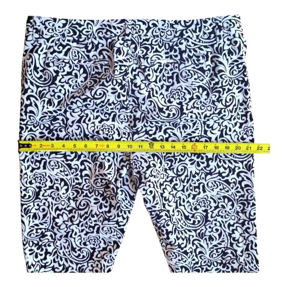 Tommy Hilfiger Slim Stretch Capri Waverly Black White Floral Size 16 Excellent - Picture 13 of 16